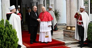 Vazhdon “lufta” Leon – Trump/ Papa replikë nga Afrika: Mjerë ata që përdorin fenë!