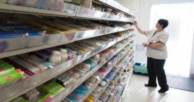 Lufta në Iran rrit me 30% kostot e paracetamolit në Angli