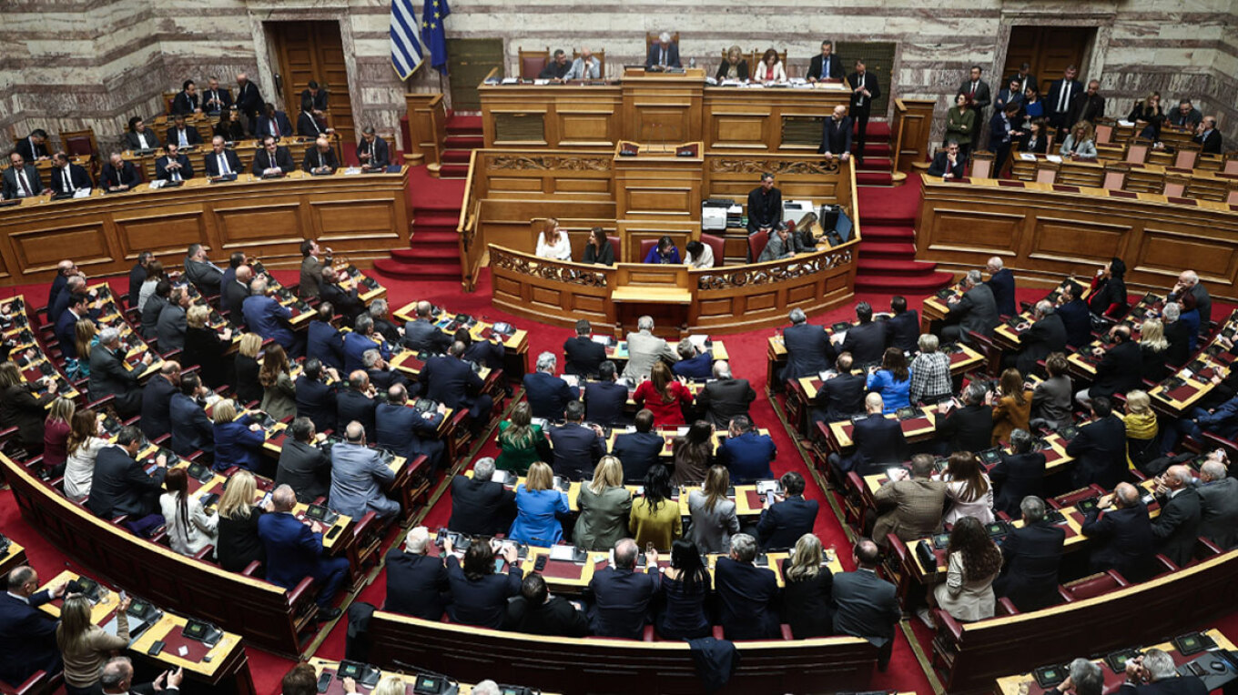 hiqet-imuniteti-per-13-deputete-greqi-ligjvenesit-e-partise-se-mitsotakis-nen-hetim-nga-be-per-fondet-e-bujqesise