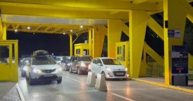 Pashkët kthejnë emigrantët, fluks lëvizjesh në Kapshticë