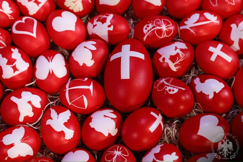 Pashkët katolike  Presidenti Begaj uron besimtarët  Mesazh shprese  paqeje dhe dashurie