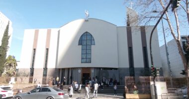 Kremtohet Pashka/” Ringjallja e Krishtit”, besimtarët luten për paqe dhe begati