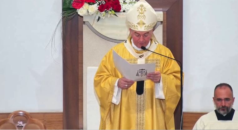 Urimet e besimtarëve katolike  Në Vigjilje të Pashkës së Madhe