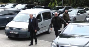 “1 prilli” i PD, dita e…së vërtetës/ Demokratët e Durrësit mësyjnë në seli: Mbështetëm Berishën, tani Salianjin