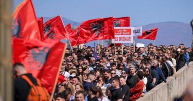 Gjuha shqipe, “molle sherri” në Shkup/ Deputetja shqiptare: Ndihem e diskriminuar, nuk m’i dhanë dokumentet në gjuhën time