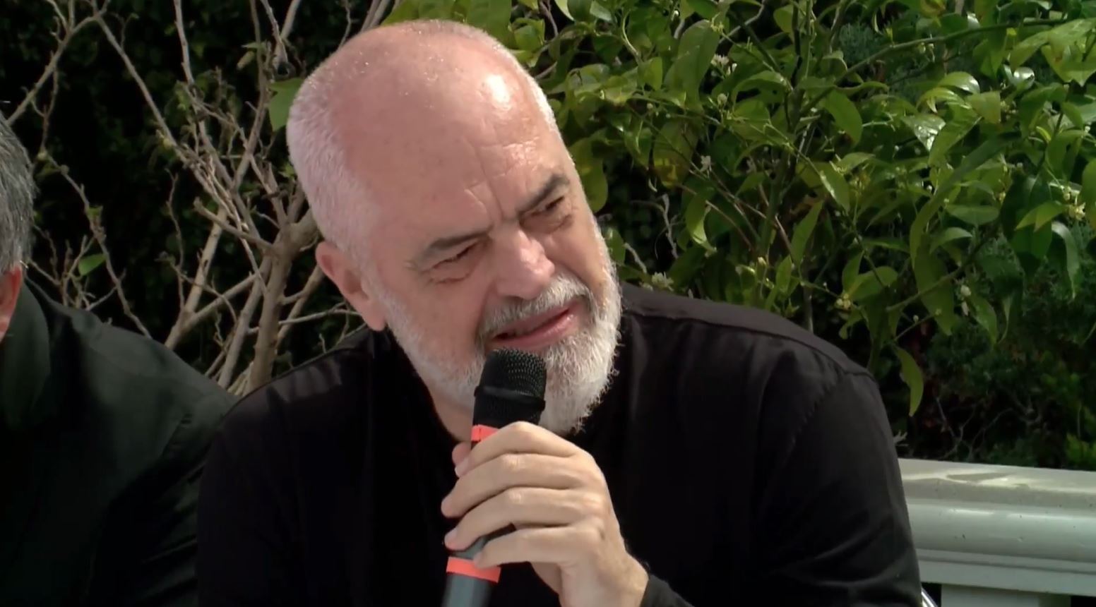  Çmimet nuk i vendos qeveria   Rama me operatorët turistikë në Vlorë  Do i bëni gropën vetes nëse 