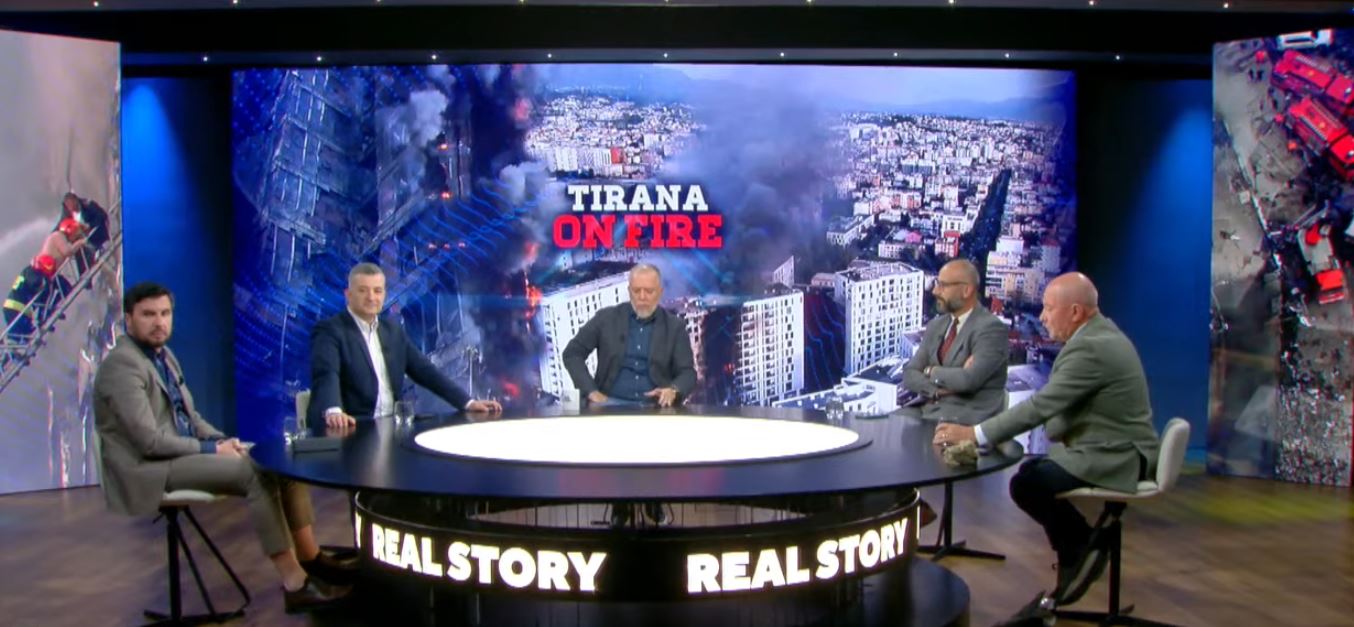 Kush i vuri flakën pallatit   Inxhinieri  Fasada ka shenja kaliumi  Replikon eksperti  Një gram kalium kushton 40 euro 