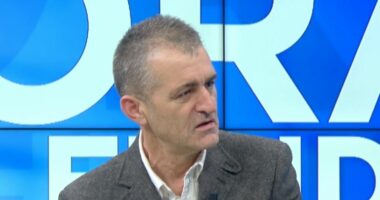 Demokratët e Durrësit mësyjnë në seli/ Ibsen Elezi: Berisha po zvogëlon PD, nuk ka më shumë se 25 mijë vota
