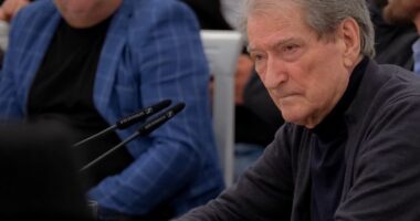 “Në Berat, nuk pate fat!”/ Berisha me fermerët për naftën, por ata i kujtojnë Salianjin