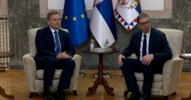 Sorensen takohet me Vuçiç në Beograd/ Presidenti serb ‘ankohet” për trajtimin e popullsisë në veri të Kosovës