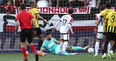 Strakosha, shuhet ëndrra europiane/ Portieri dhe AEK u mundën 3-0 nga Rayo në Conference League