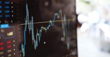 Tensionet gjeopolitike/ Goditet më shumë se gjysma e pasurive të 10 miliarderëve më të pasur në botë