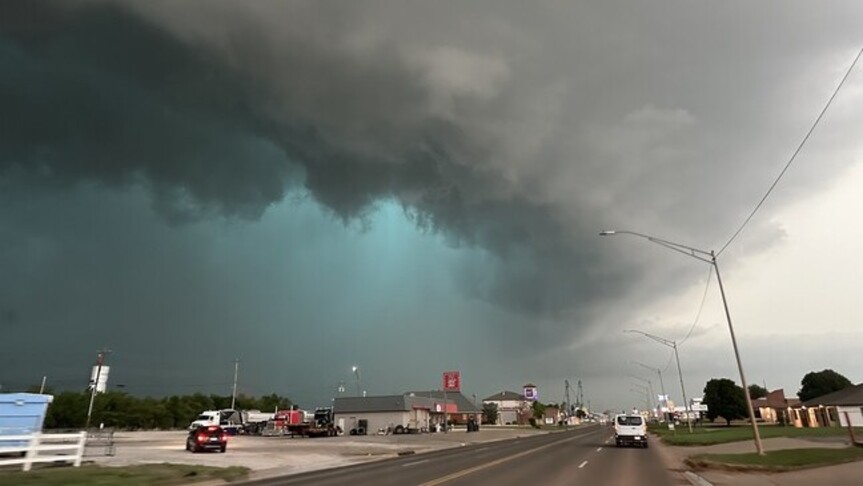 Disa tornado godasin shtetin amerikan të Oklahoma