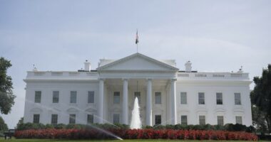 Shtëpia e Bardhë mohon planet për të përdorur armë bërthamore në Iran