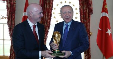 Presidenti Erdogan pret në takim në Stamboll kreun e FIFA