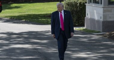 Trump udhëzon ndihmësit e tij të përgatiten për bllokadë të zgjatur ndaj Iranit