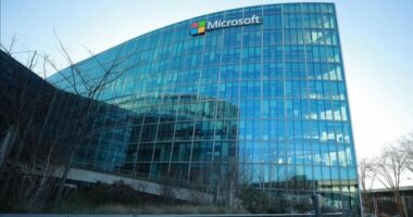 Microsoft investon 10 miliardë dollarë për zgjerimin e IA-së