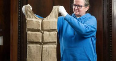 Ankandi i Titanik/ Jeleku i shpëtimit i anijes ‘fatkeqe’ shitet për 670 mijë paundë