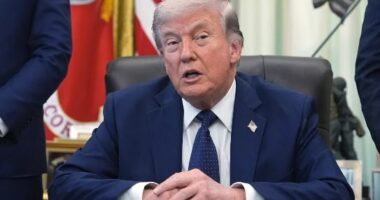 Trump: Nuk do ta heq bllokadën derisa Irani të negociojë për programin bërthamor