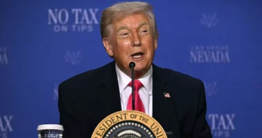 Debati për UFO-t, Trump: Kemi gjetur dokumente interesante, do publikohen shumë shpejt