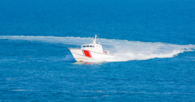 Tragjedi në brigjet turke, 18 emigrantë humbin jetën pas fundosjes së varkës