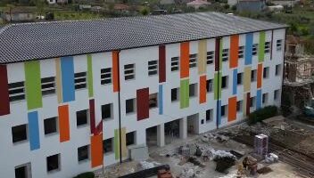 “Shkolla e Shushicës në Elbasan drejt rilindjes”/ Rama ndan pamje: Kushte dhe standarde bashkëkohore për 320 nxënës