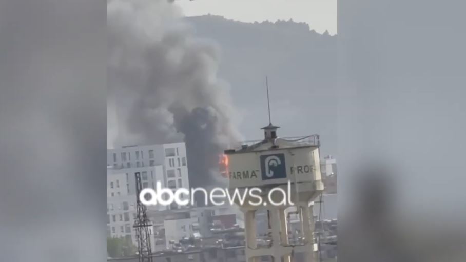 VIDEO  Përfshihet nga flakët një pallat në Tiranë  shkrumbohet fasada e kompleksit  Tymi  pushton  zonën