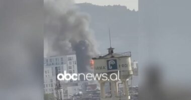 VIDEO/ Përfshihet nga flakët një pallat në Tiranë, tymi ‘pushton’ zonën