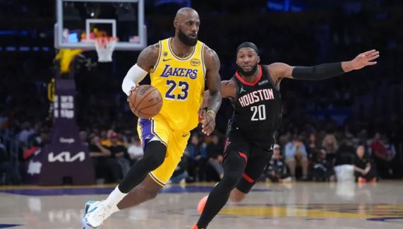 NBA  Lebron bën ligjin  Legjenda e basketbollit shkëlqen në nisjen e garës për titull