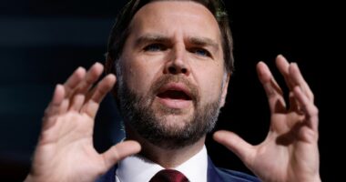 Bisedimet SHBA-Iran, zv.presidenti Vance udhëton drejt Islamabadit