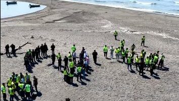 Në prag të sezonit turistik/ Rama ndan pamjet: Pastrim masiv në bregdetin e Velipojës dhe në Shirokë