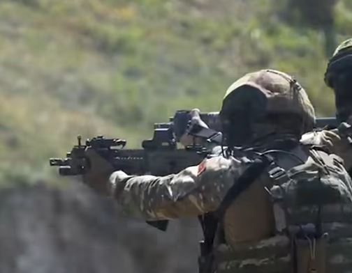 Rama ndan pamjet  Momente nga stërvitja e Forcave Speciale  elita e Ushtrisë Shqiptare