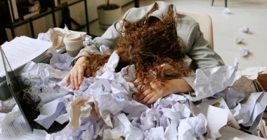 OKB: Mbi 840 mijë vdekje në vit nga stresi në punë, rreziqet psikosociale në qendër të vëmendjes