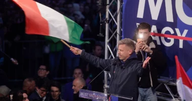 Fitoi zgjedhjet në Hungari/ Kush është Peter Magyar? Avokati që e nisi karrierën në partinë e Viktor Orban dhe e ‘rrëzoi nga froni’ pas 16 vitesh në pushtet