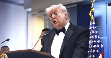 Trump: Nëse iranianët duan që lufta të mbarojë, duhet të na telefonojnë