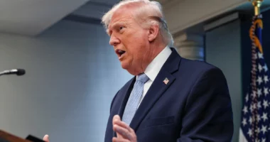 Trump: Marina Amerikane do të bllokojë Ngushticën e Hormuzit, çdo iranian që sulmon do të shkatërrohet