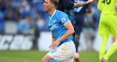 Napoli ngre “flamurin e bardhë”/ Kampionët e Italisë dorëzohen plotësisht në garën e titullit