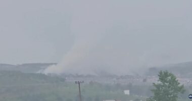 Zjarri në landfillin e Bushatit/ Shiu gjatë natës ul intensitetin, vijon shuarja e plotë