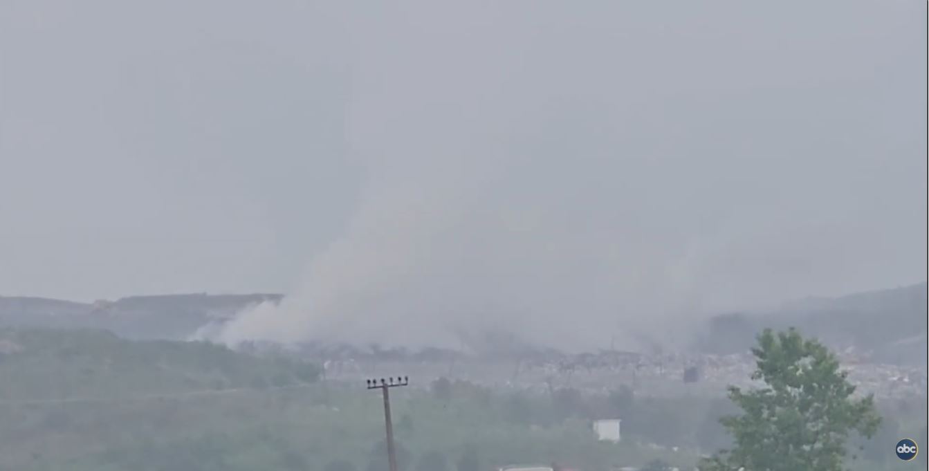 zjarri-ne-landfillin-e-bushatit-shiu-gjate-nates-ul-intensitetin-vijon-shuarja-e-plote