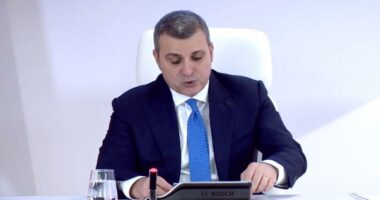 “Lufta do të ngadalësojë ekonominë”/ Sejko: Shtrenjtimi i karburanteve do të ndikojë në rritjen e inflacionit