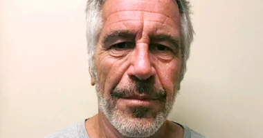 Policia britanike hap hetim për dy raste abuzimi seksual me fëmijë, çështje të lidhura me dokumentet për Jeffrey Epstein