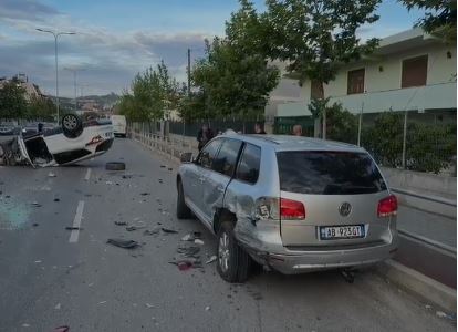 Katër aksidente rrugore në Durrës  Dëme të mëdha materiale  disa persona të plagosur