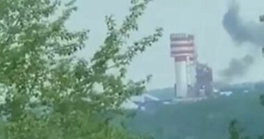 Ukrainasit godasin një fabrikë të madhe kimike në Rusi, ndalet prodhimi në uzinë