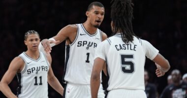 San Antonio arrin finalen/ NBA, ish-kampionët synojnë të paktën titullin në Perëndim