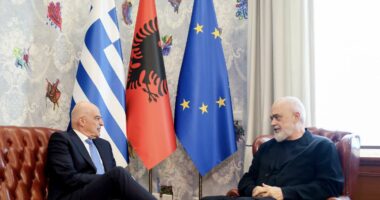 “Mik i çmuar”, Rama reagon pas takimit me ministrin grek të Mbrojtjes, Nikos Dendias