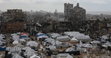 Jeta në Rripin e Gazës po bëhet gjithnjë e më e shtrenjtë, DW: Hamas dhe disa qarqe izraelite përfitojnë nga vuajtjet