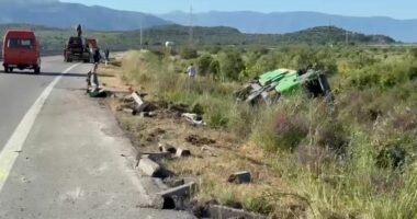 Aksident në Vlorë, tre automjete përplasen me njëra-tjetrën