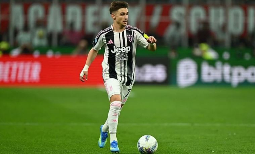 Durmishi në  takim  me  zonjën   Sulmuesi shqiptar  për herë të parë në stërvitje tek Juventus