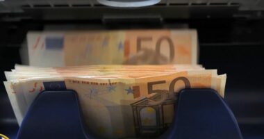 Pagesat në euro rekord/ BSH: Vlera e transaksioneve arriti në 2.3 miliardë euro
