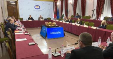 Bashkiakët kundër qarqeve/ Te zgjedhur e Elbasanit në Komisionin e Reformës Territoriale